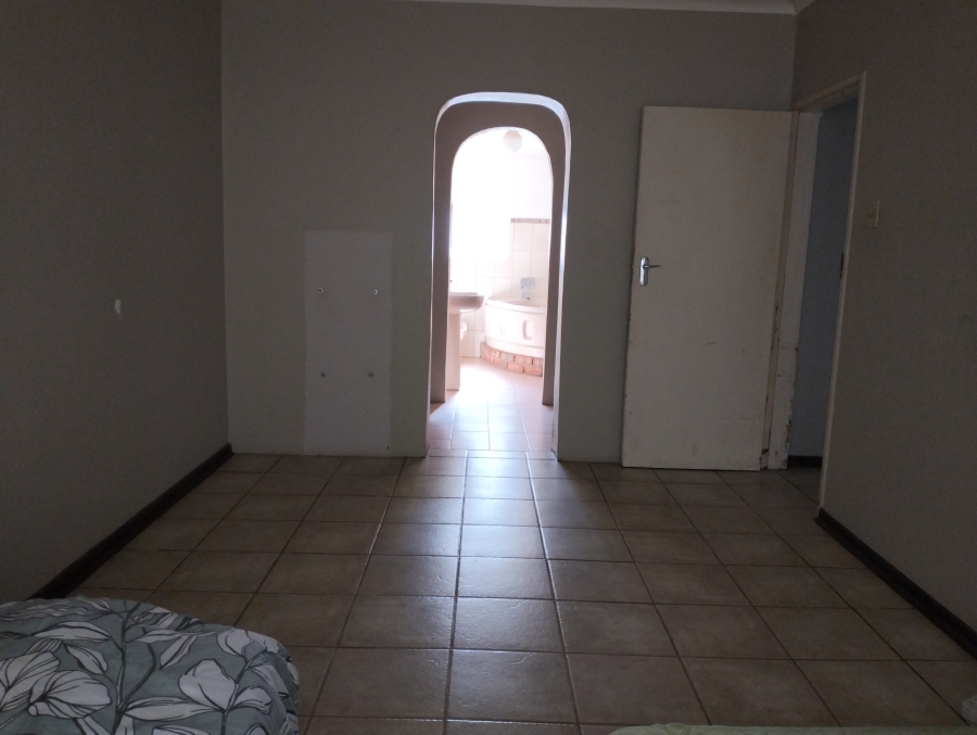 To Let 4 Bedroom Property for Rent in Hankey Eastern Cape